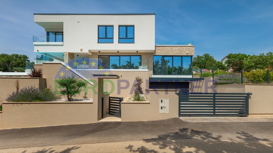 Casa, 300 m2, Vendita, Poreč
