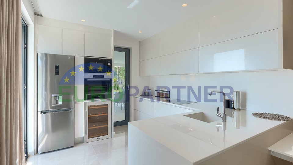 Casa, 300 m2, Vendita, Poreč