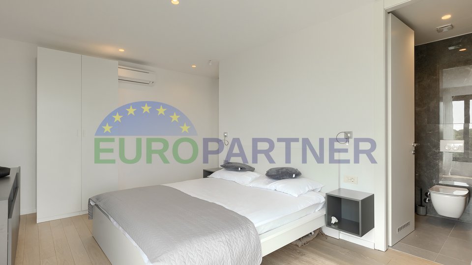 Casa, 300 m2, Vendita, Poreč