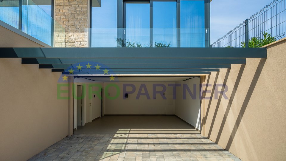 Casa, 300 m2, Vendita, Poreč