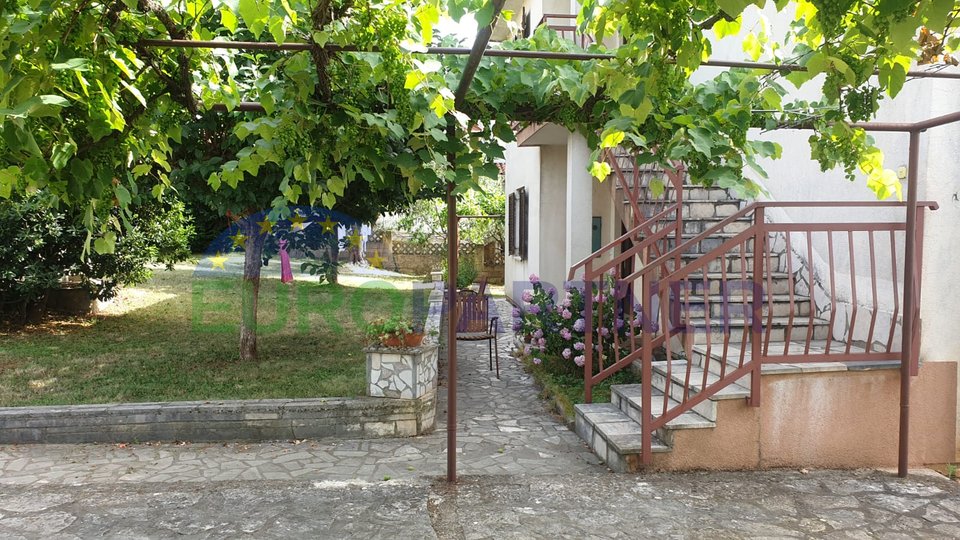 A house with two apartments and a studio apartment near Poreč