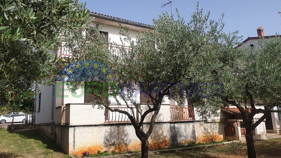 A house with two apartments and a studio apartment near Poreč