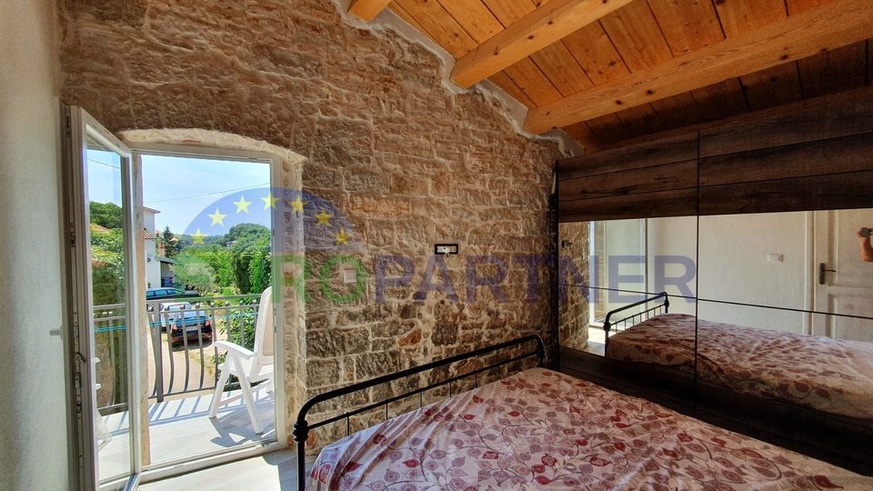 Kompletno renovirana kamena kuća sa dvije spavaće sobe