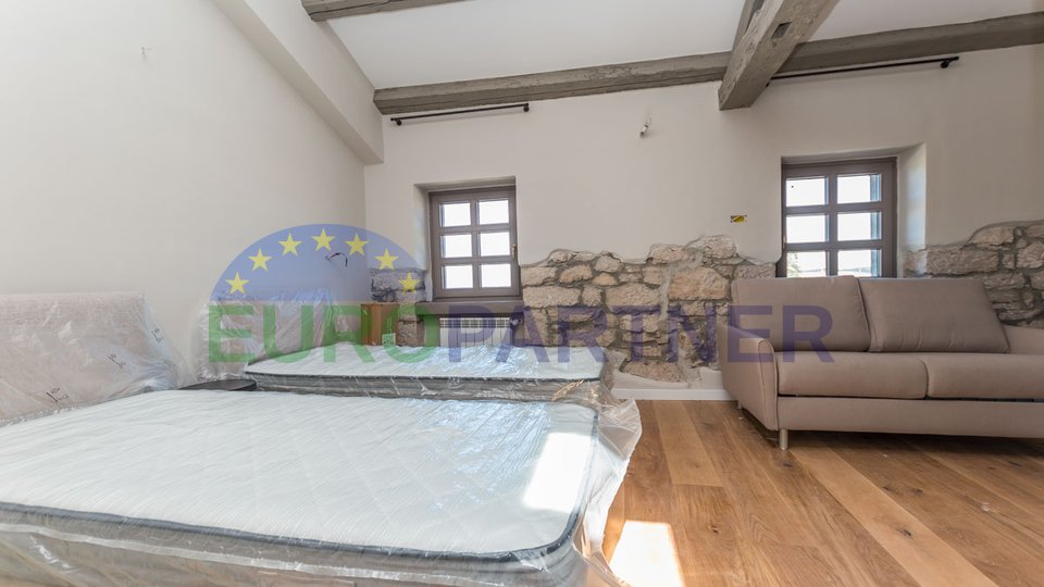Coexistence of nature and architecture, Stone house with a view of the sea