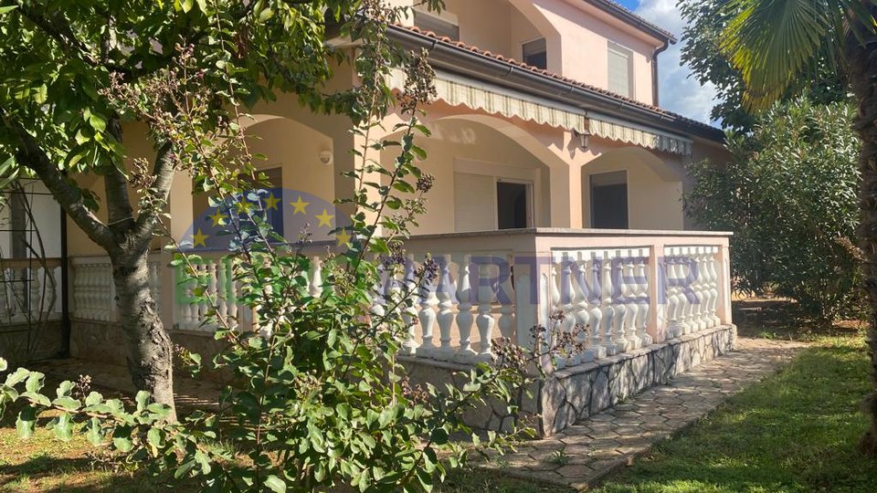 Zu verkaufen, Haus 150m2 in toller Lage 4,5 km von Poreč entfernt