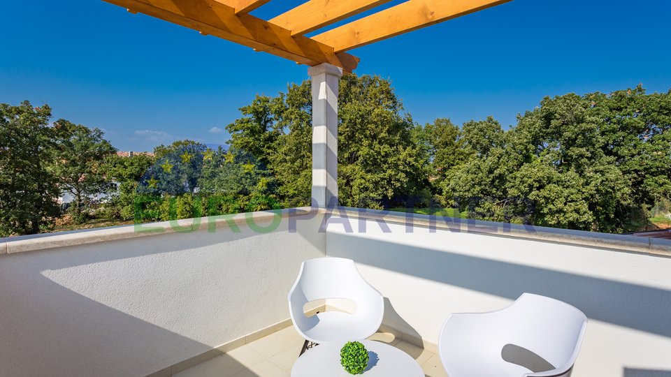 Kuća s bazenom - Moderna novogradnja 171 m2 Kavran, Istra