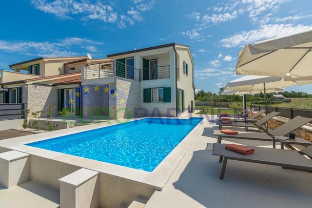 For sale, modern semi-detached house with swimming pool, near Poreč