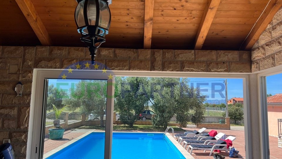 Family house with swimming pool near Zadar, for sale