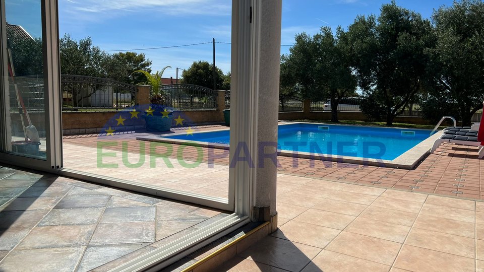 Family house with swimming pool near Zadar, for sale