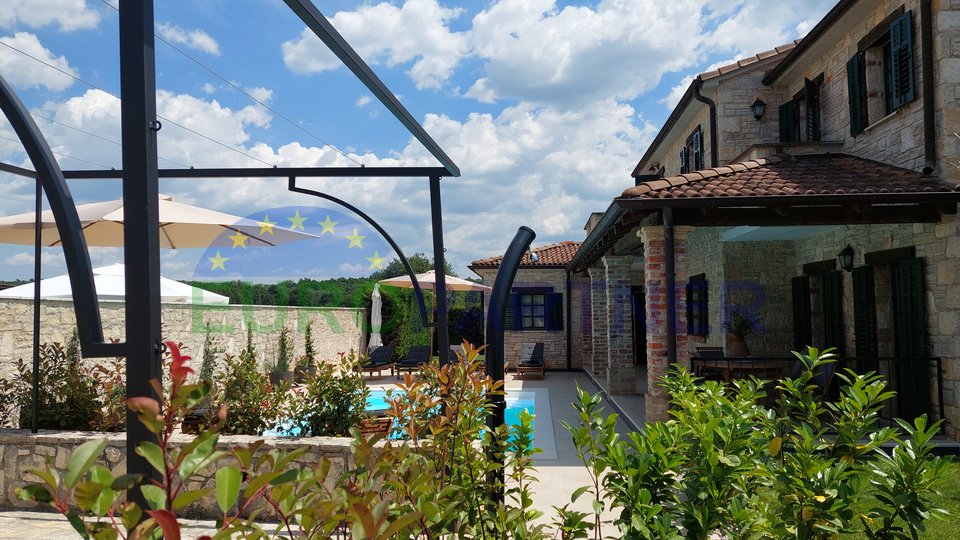 Schöne rustikale Villa mit Pool zu verkaufen, Višnjan