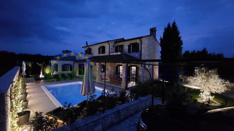 Schöne rustikale Villa mit Pool zu verkaufen, Višnjan