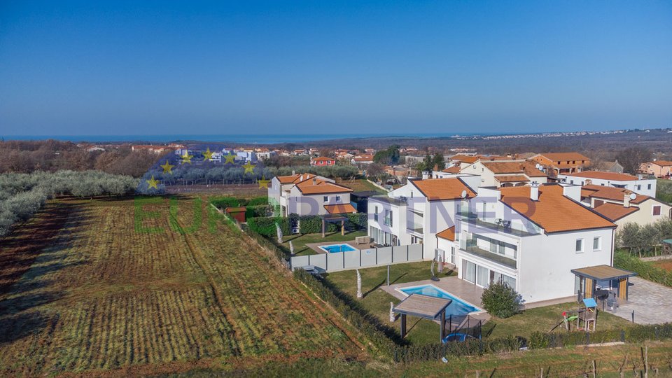 Esclusiva casa bifamiliare di design con piscina e vista sulla natura, Parenzo, a 2 km dal mare