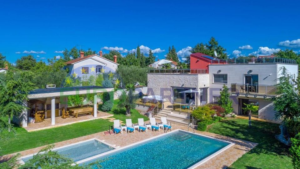 Elegant villa with large garden (1.444m2) and swimming pool (91m2)