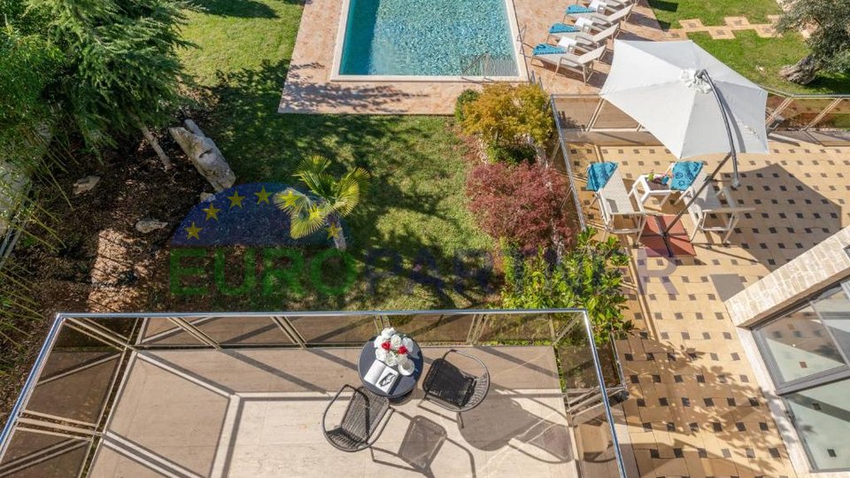 Elegante Villa mit großem Garten (1.444m2) und Pool (91m2)