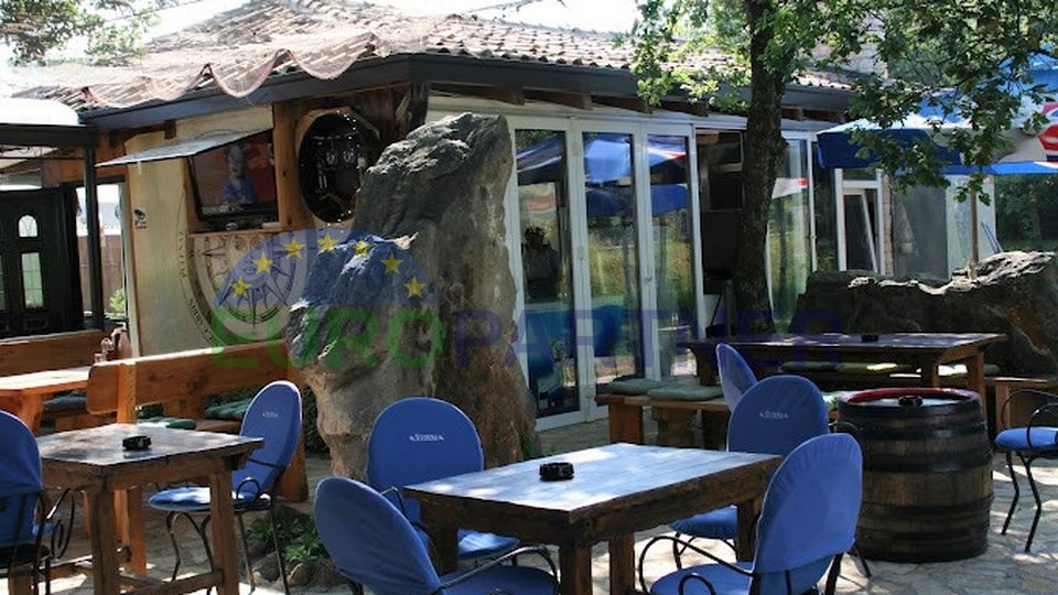 Restaurant on construction land 4000m2, Poreč area