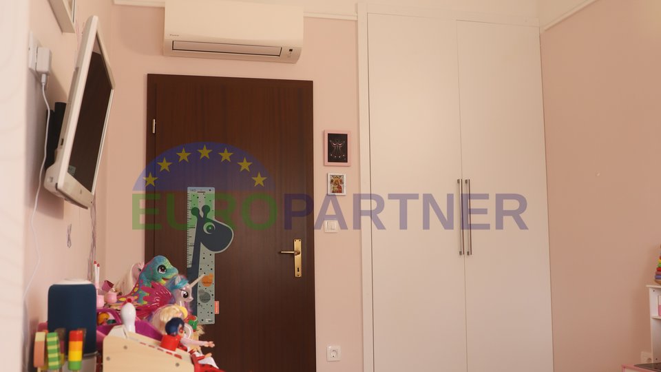 Vendita - Poreč, casa con giardino e 3 camere da letto