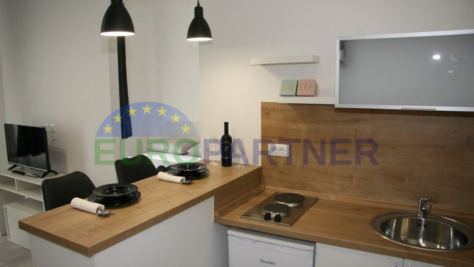 Pula center - apartment for sale 120 m2 with a separate small apartment and a parking space