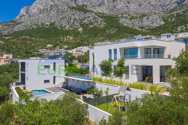 Schöne Villa mit Pool und Meerblick, Makarska zu verkaufen