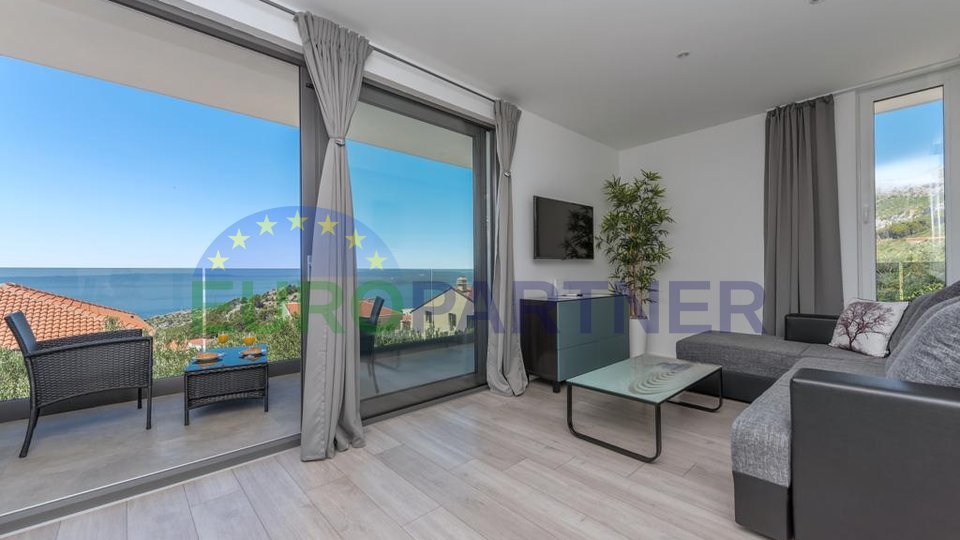 Apartmanska kuća s bazenom i s pogledom na more, Makarska, prodaja