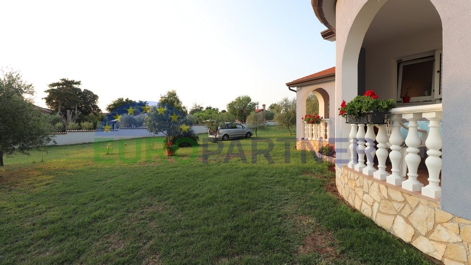 Višnjan area - one-story house with 3 bedrooms and a large garden