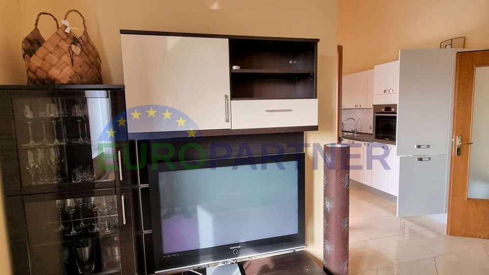 House with two apartments, 1 km from the sea, Poreč