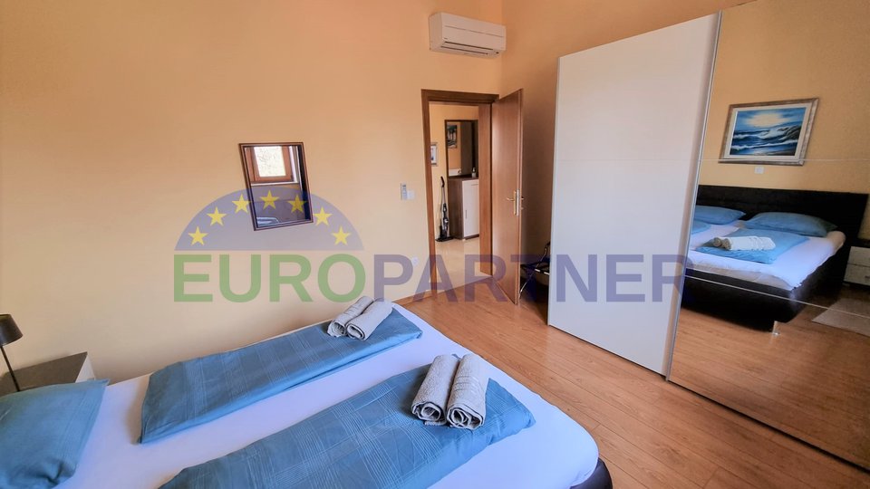 House with two apartments, 1 km from the sea, Poreč