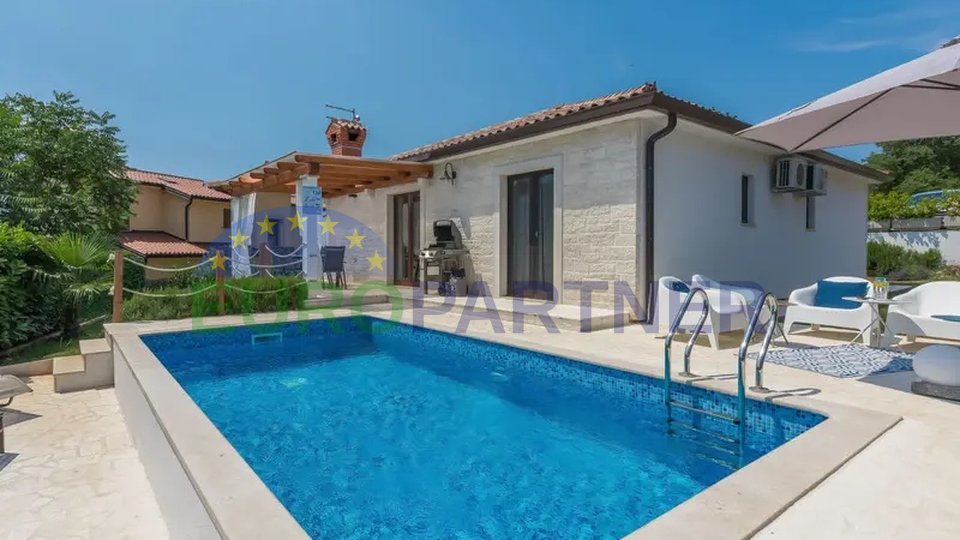 Romantic one-story house with pool, Novigrad area