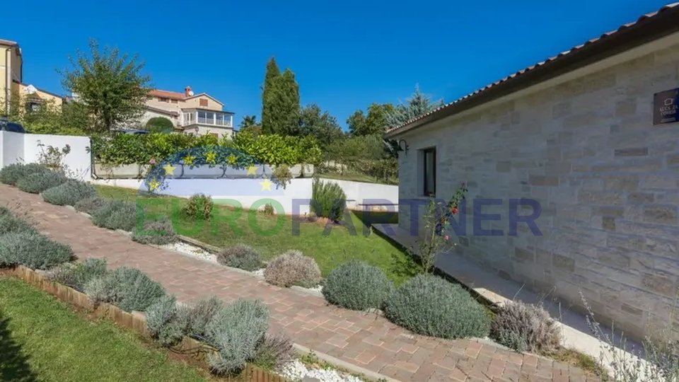 Romantic one-story house with pool, Novigrad area