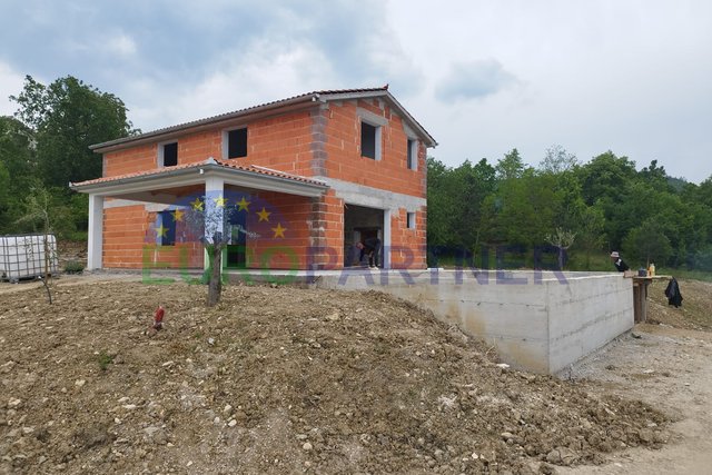 Prekrasna kuća u izgradnji u Cerovlju