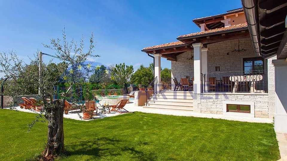 Villa smještena na brežuljku sa predivnim pogledom na more
