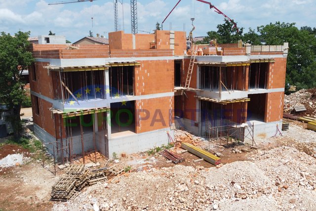 Lussuoso appartamento al piano terra con giardino e vista mare, Parenzo, 1 km dal mare