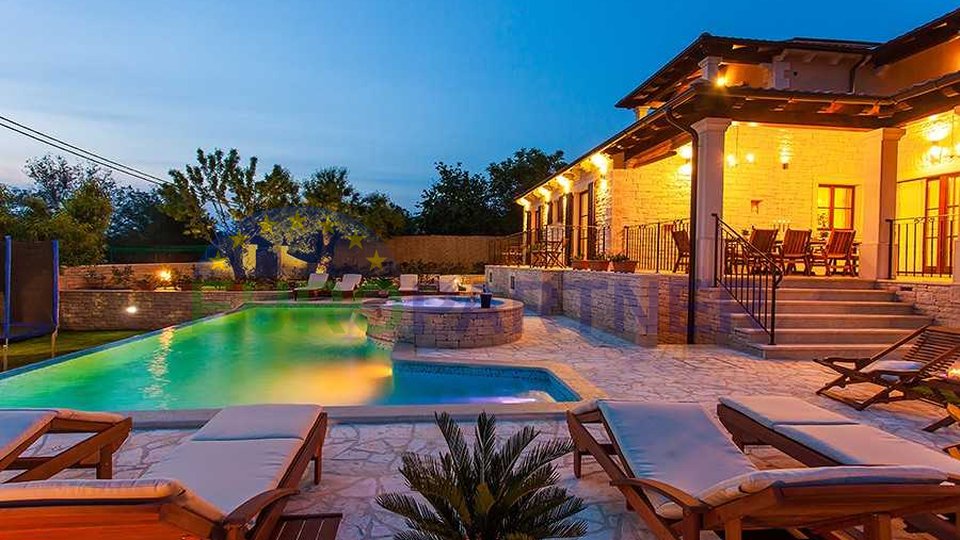Villa situata su una collina con una splendida vista sul mare