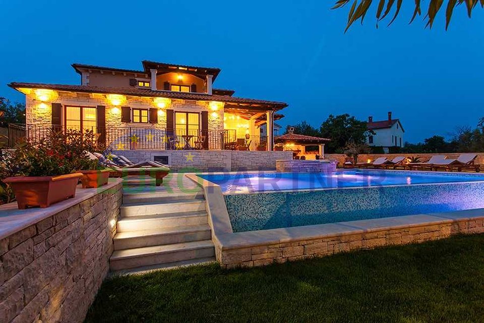 Villa auf einem Hügel mit einem wunderschönen Blick auf das Meer