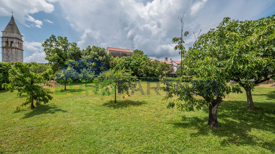 Istrien, Marčana: Steinhaus mit Swimmingpool und großem Garten