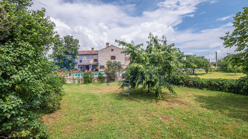 Istrien, Marčana: Steinhaus mit Swimmingpool und großem Garten
