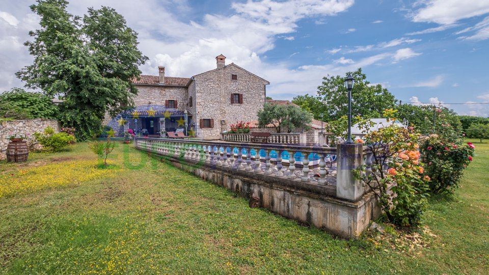 Istra, Marčana: Kamena kuća s bazenom i prostranim dvorištem