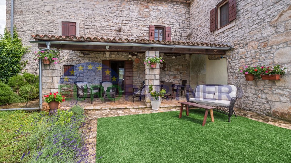 Istria, Marčana: Casa in pietra con piscina e ampio cortile
