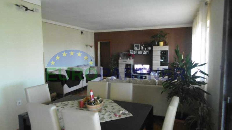 Unique opportunity to buy a large house and the catering facility