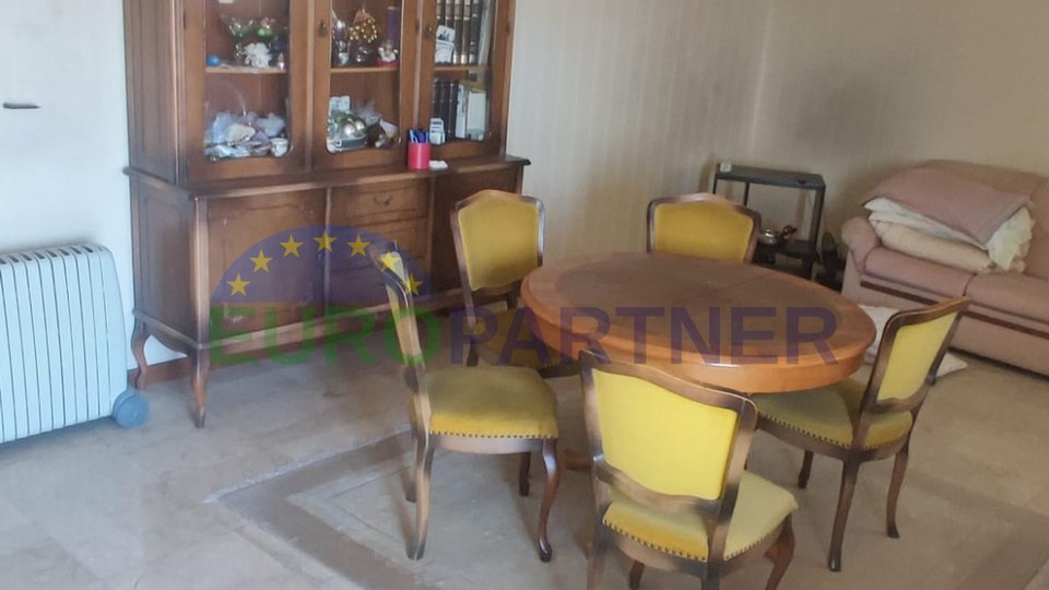 Comfortable apartment 148 m2 with garage, 4 rooms with sea view, Split Gripe