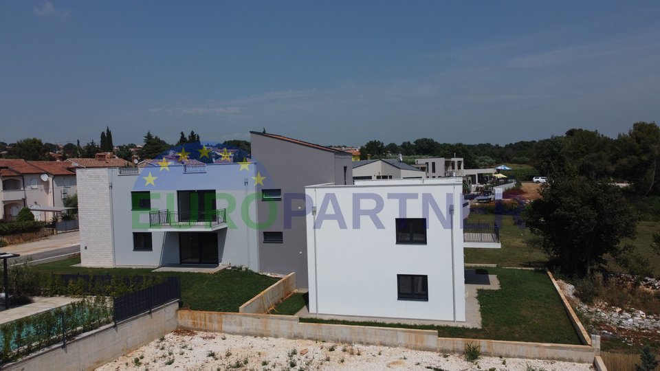 Apartment with roof terrace, 1 km from the sea, Poreč area