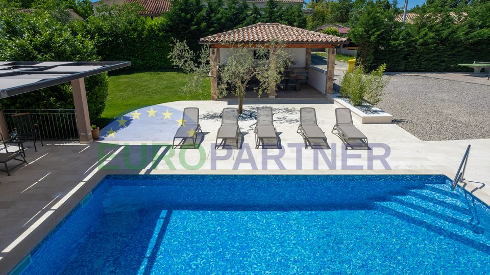 Charmantes Anwesen im Herzen Istriens: drei Häuser, ein Swimmingpool und ein wunderschöner Garten