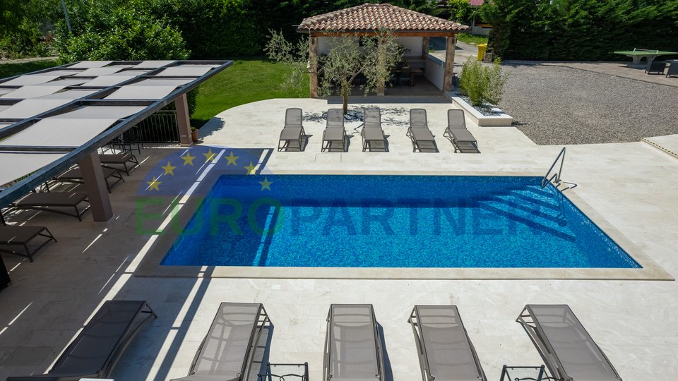 Charmantes Anwesen im Herzen Istriens: drei Häuser, ein Swimmingpool und ein wunderschöner Garten