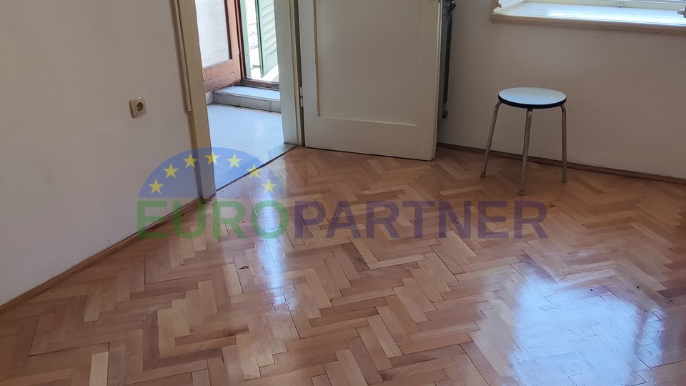 Apartment in Split, 4 rooms with balcony 65 m2, for sale