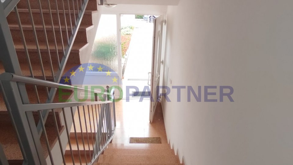 Vabriga, sale - apartment on the ground floor with additional spaces in the basement