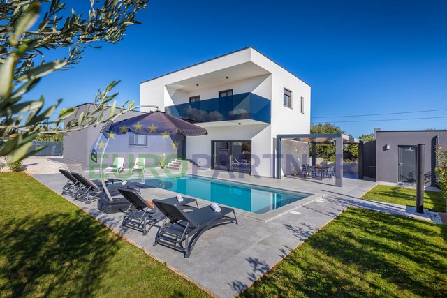 A modern villa with a pool near Pula