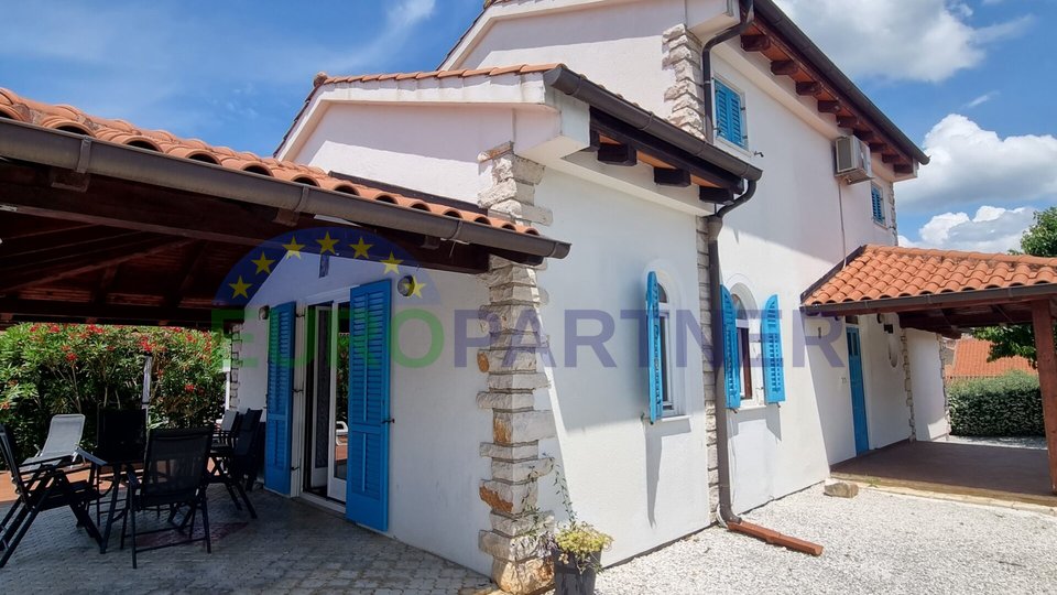 Višnjan, beautiful house with swimming pool and outdoor grill