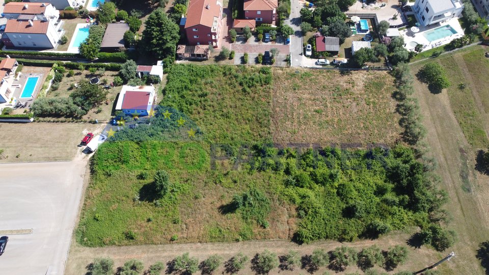 Building land not far from the sea in Novigrad