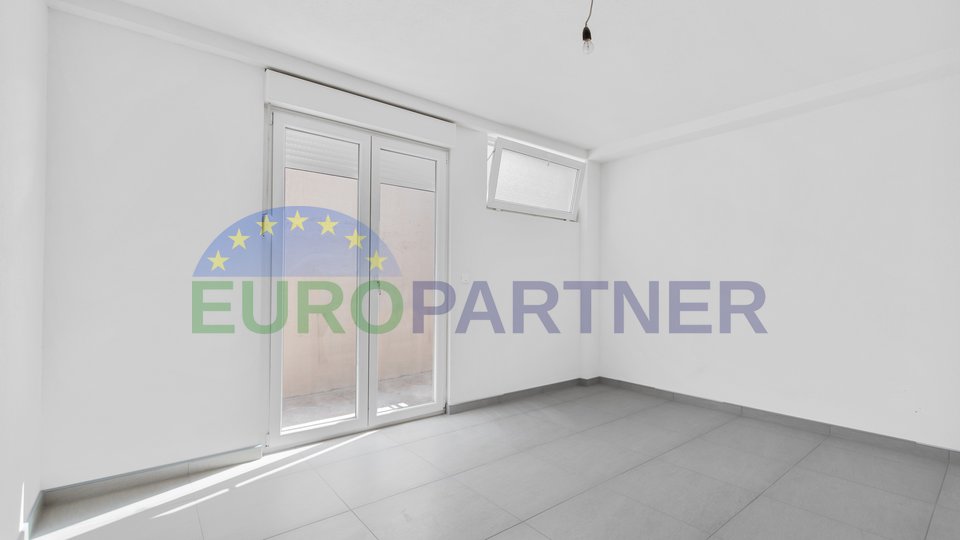 Spacious apartment on the ground floor with a terrace and parking spaces - near Poreč!