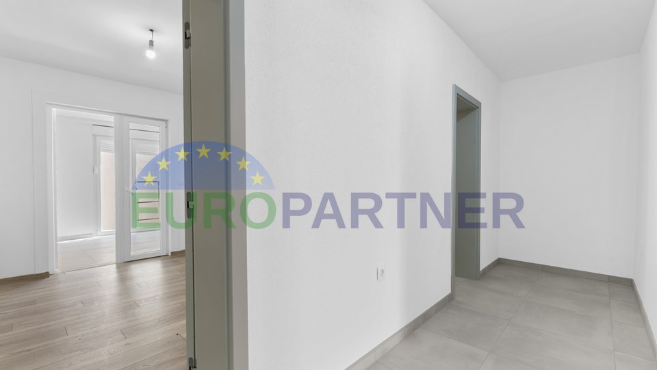 Spacious apartment on the ground floor with a terrace and parking spaces - near Poreč!