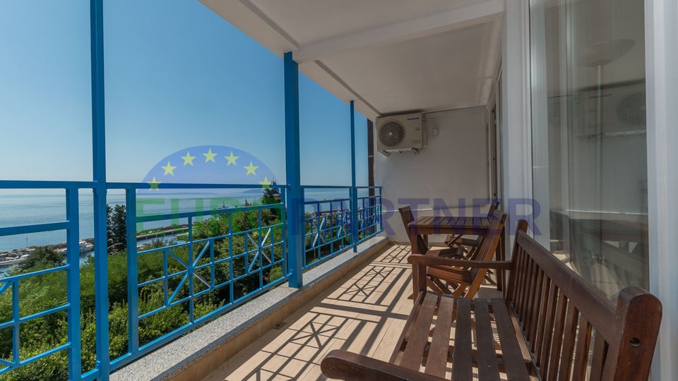 Trosoban stan s panoramskim  pogledom na more ,50m od plaže, Opatija okolica
